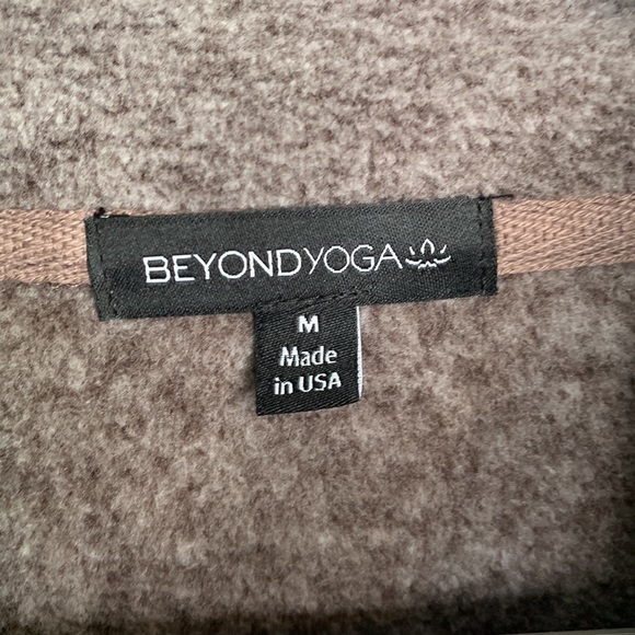 Beyond Yoga "New Terrain" sweatshirt Pullover Top in Raisin Size M - Picture 6 of 12